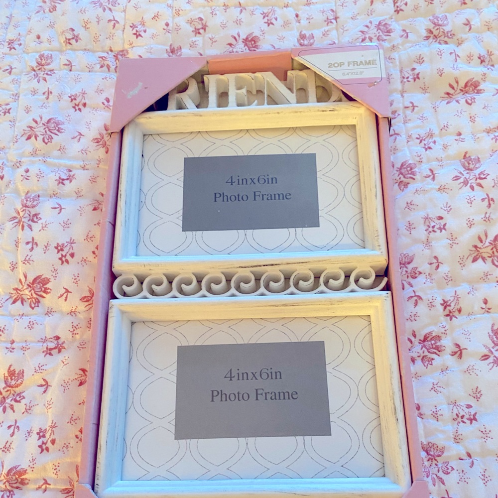 SHABBY CHIC WOODEN PICTURE FRAME!